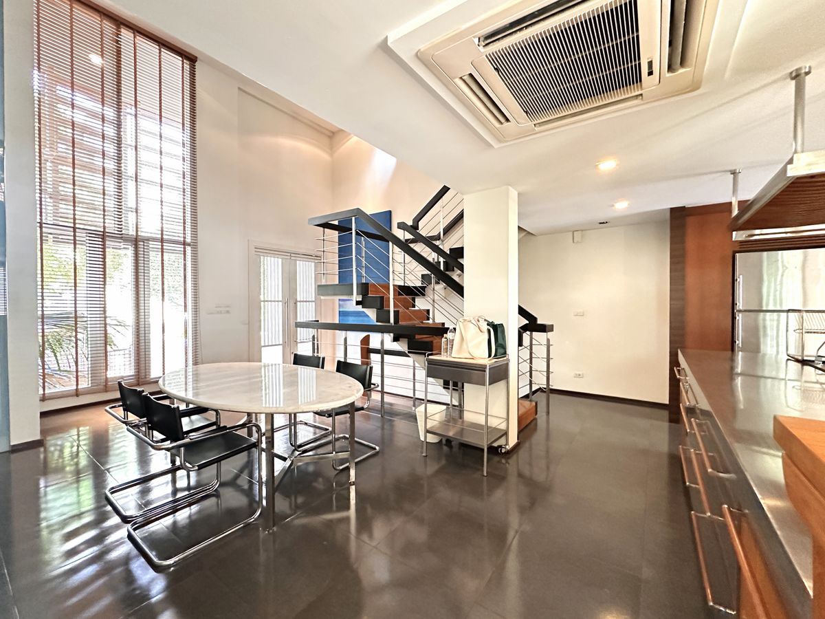 For RentTownhomeSathorn, Narathiwat : Townhome for rent at The Lofts Sathorn, 3 Bedrooms with Fully fitted