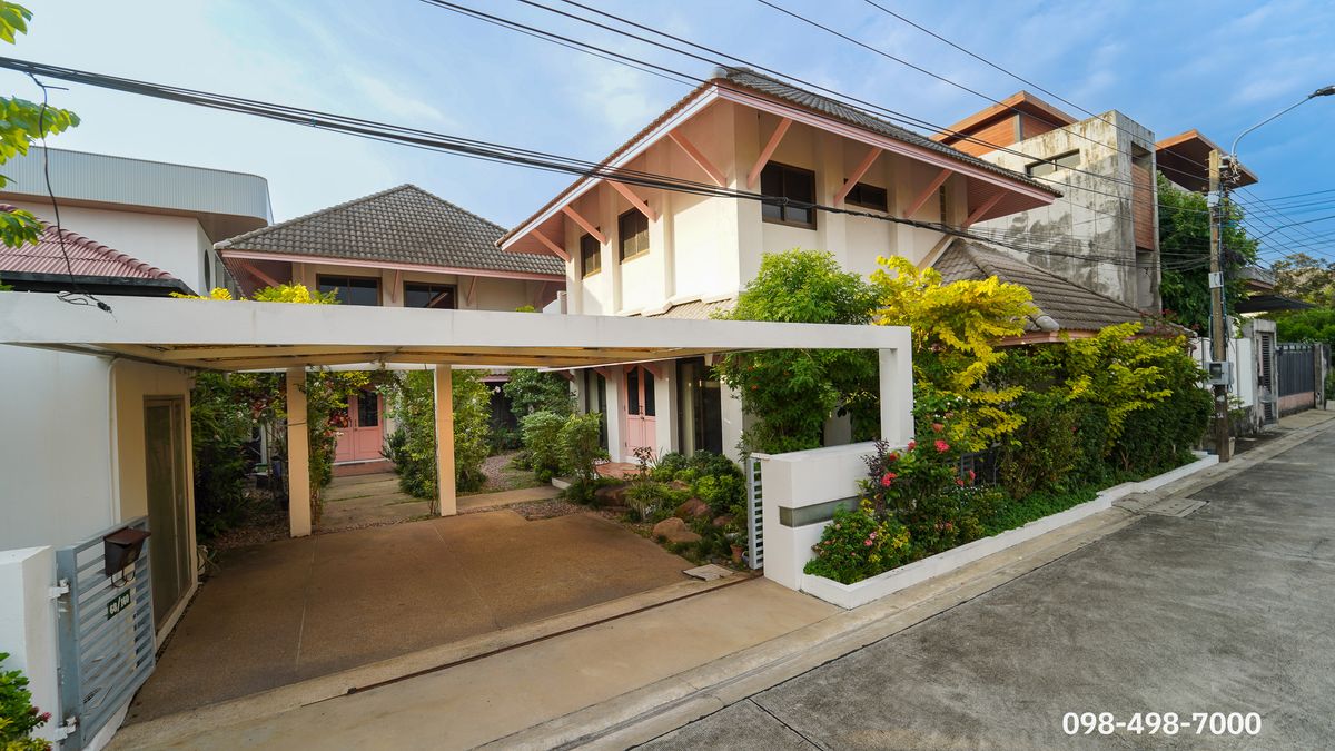 ขายบ้านเกษตร นวมินทร์ ลาดปลาเค้า : ขายบ้านเดี่ยว 2 หลัง  ในพื้นที่ 100 ตร.ว.  สวนสวย  ถ.นวมินทร์ 40