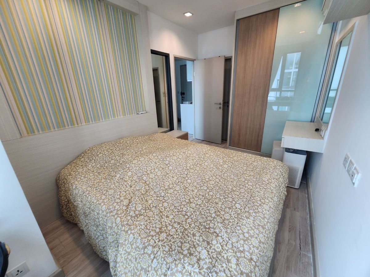 For RentCondoWongwianyai, Charoennakor : Ideo Mobi Sathorn, BTS Thonburi 50 meters, with furniture + washing machine + closed kitchen + 31 sqm. Only 13,500 baht