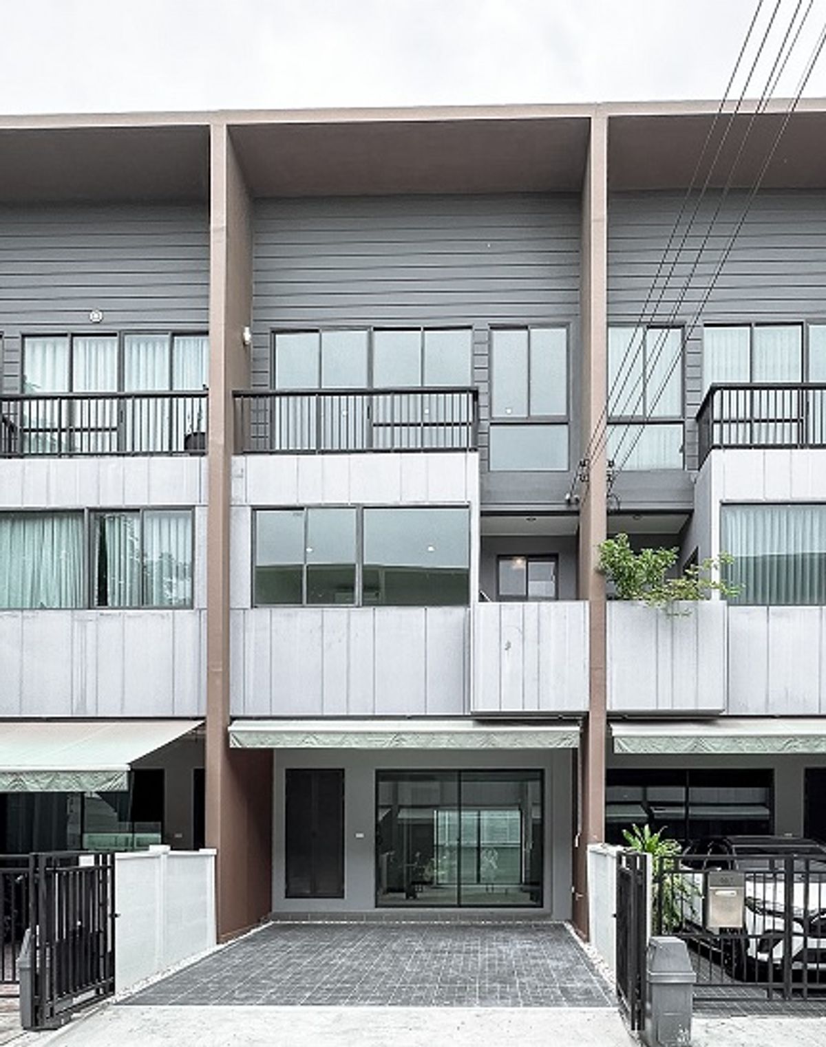 ขายทาวน์โฮมมีนบุรี-ร่มเกล้า : ขายทาวน์โฮม 3 ชั้น บ้านกลางเมือง พระราม 9 - กรุงเทพกรีฑา(ตัดใหม่) ถนนกาญจนาภิเษก สะพานสูง กทม.