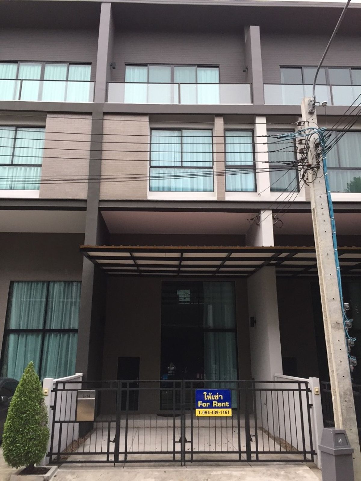 ให้เช่าทาวน์โฮมเกษตรศาสตร์ รัชโยธิน : ทาวน์โฮม 3.5 ชั้น พร้อมเฟอร์นิเจอร์ ตกแต่งสวยงาม ให้เช่า ย่านวิภาวดี-ดอนเมือง ใกล้แม็กซ์แวลู สาขาหลักสี่ เพียง 1.9 กม.