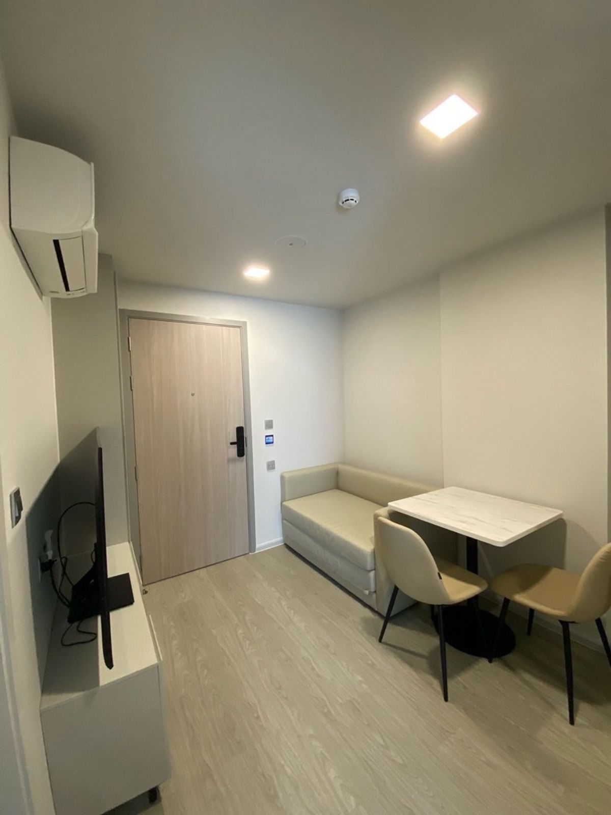 ให้เช่าคอนโดอ่อนนุช อุดมสุข : ปล่อยเช่า : Atmoz Oasis Onnut | 26 ตร.ม. | ห้องมุม 