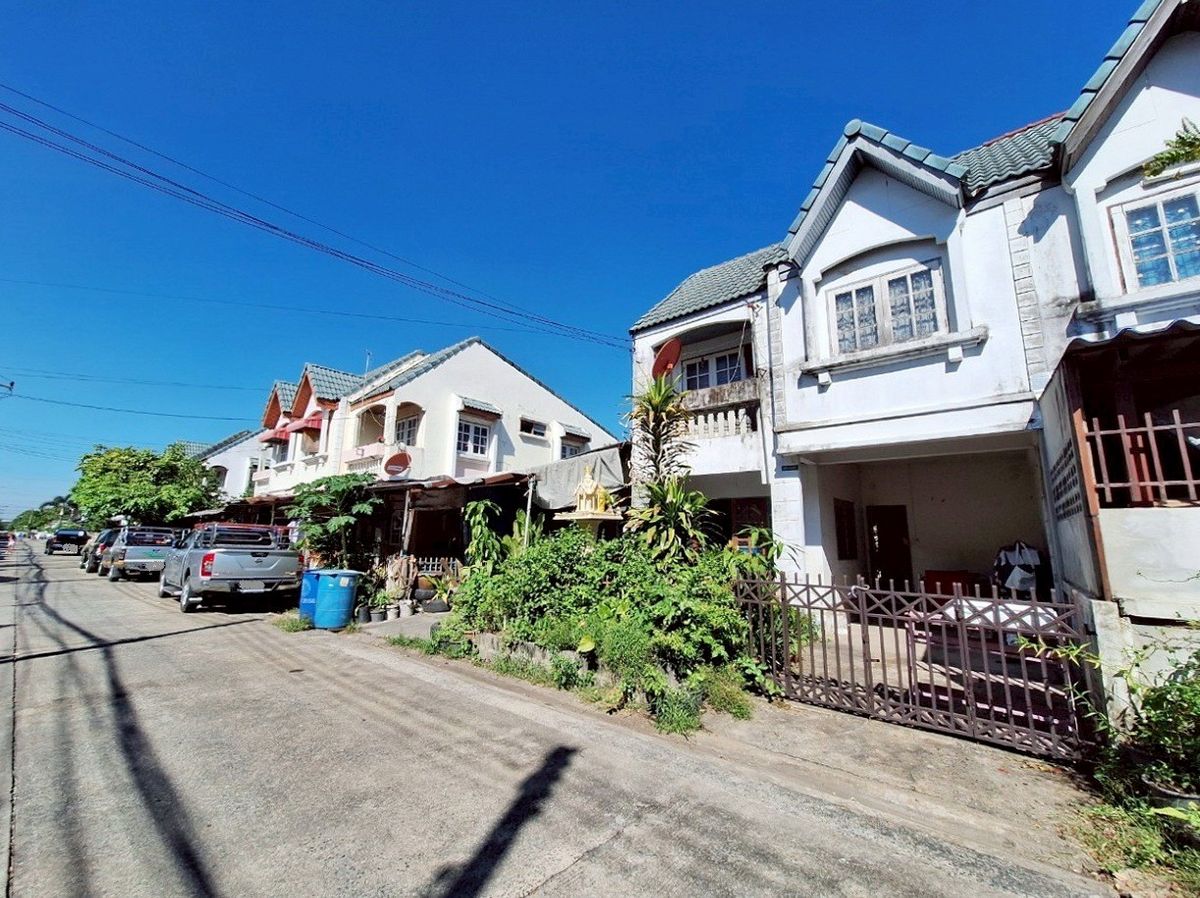 ขายทาวน์โฮมปทุมธานี รังสิต ธรรมศาสตร์ : หมู่บ้านขจีนุช ลาดหลุมแก้ว ใกล้สนามฟุตบอลแจ่มจันทร์สเตเดี้ยม ถนนราชพฤกษ์ ต.คลองพระอุดม อ.ลาดหลุมแก้ว จ.ปทุมธานี