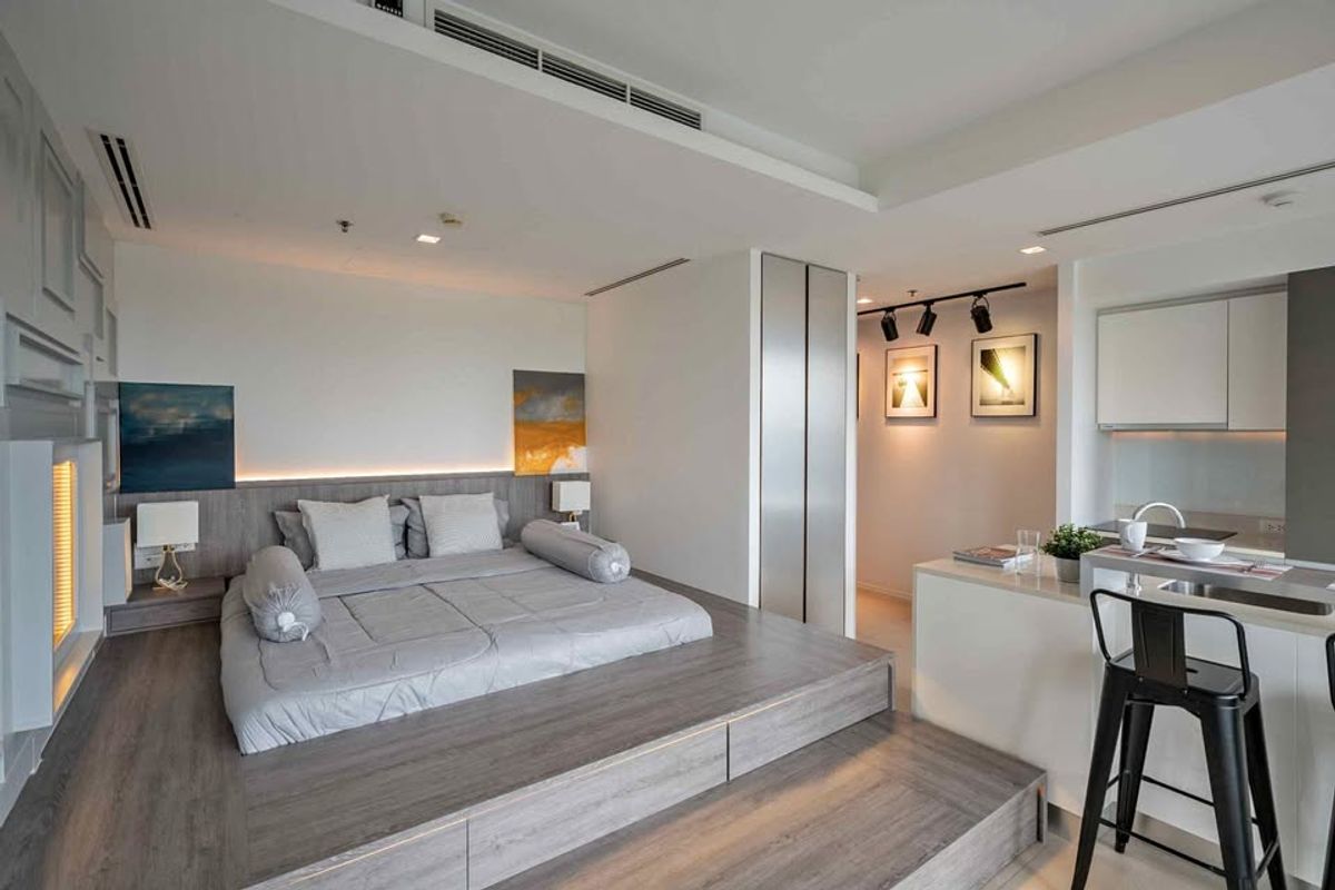 For RentCondoWongwianyai, Charoennakor : ⭐️ The River ⭐️ 1 bedroom, 1 bathroom, Unblocked ICONSIAM view. The room is very beautiful.