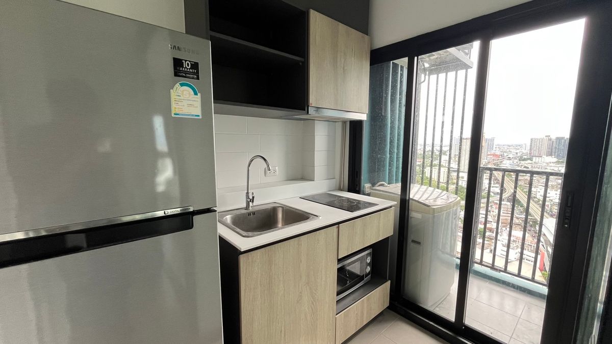 For RentCondoBang kae, Phetkasem : This room is the best price now. Urgent before being booked, call 081-912-8883.