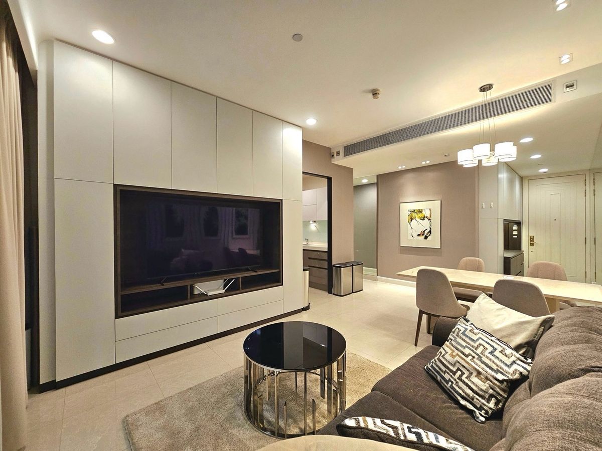 For RentCondoWitthayu, Chidlom, Langsuan, Ploenchit : Q Langsuan / Super Luxury Condo 106 SQM 2 Beds 2 Baths 1 Parking Tel 096-2948999