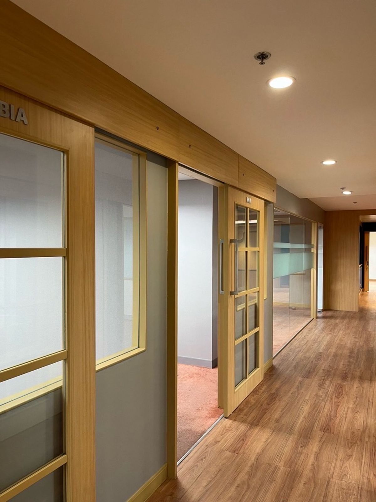 ให้เช่าสำนักงานสุขุมวิท อโศก ทองหล่อ : ปล่อยเช่า ออฟฟิศ สำนักงานบริษัท ขนาดพื้นที่ 500 ตารางเมตร BTS อโศก / MRT สุขุมวิท , กรุงเทพ เดินทางสะดวก หาของกินง่าย มีที่จอดรถ 