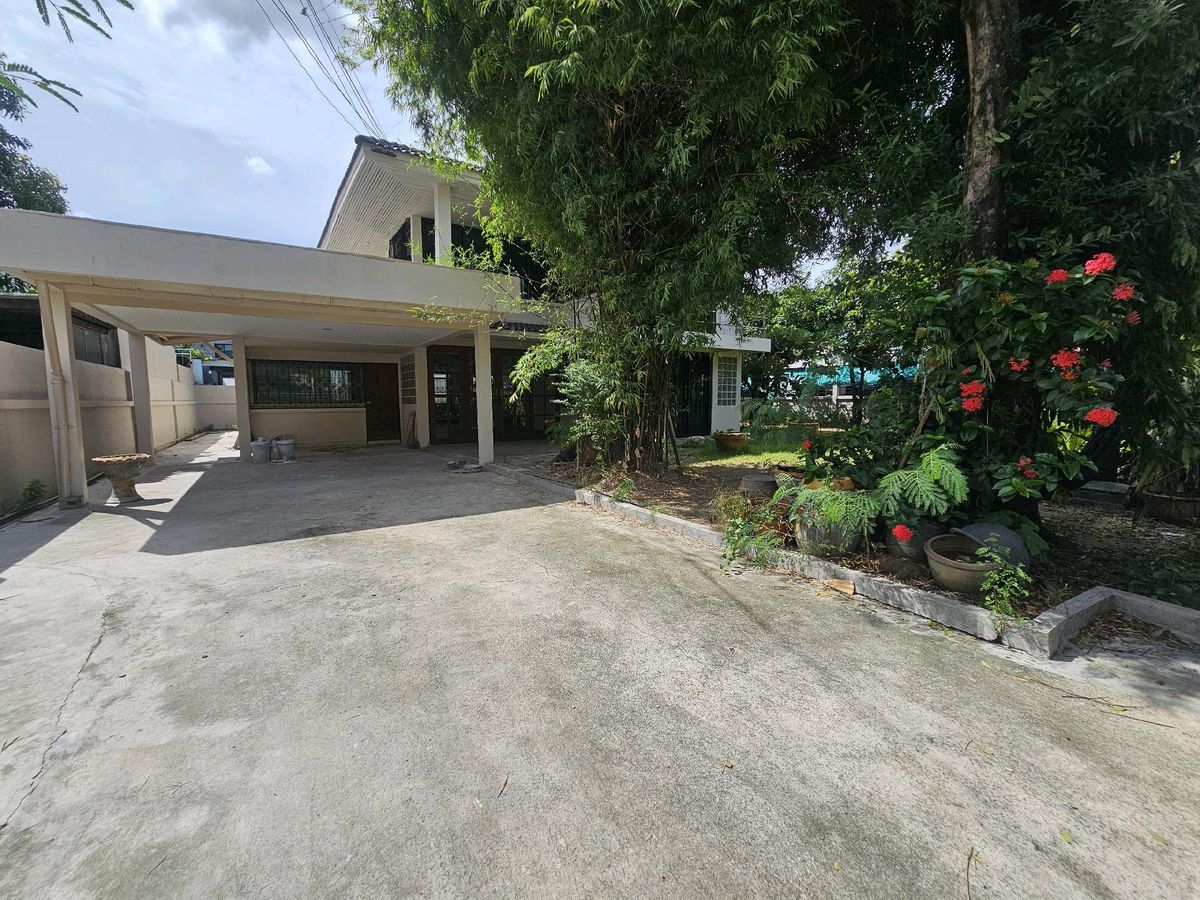 For RentHouseSeri Thai, Ramkhamhaeng Nida : 2 storey detached house, 143 sq.w., new renovation, Ramkhamhaeng 60, can raise animals.