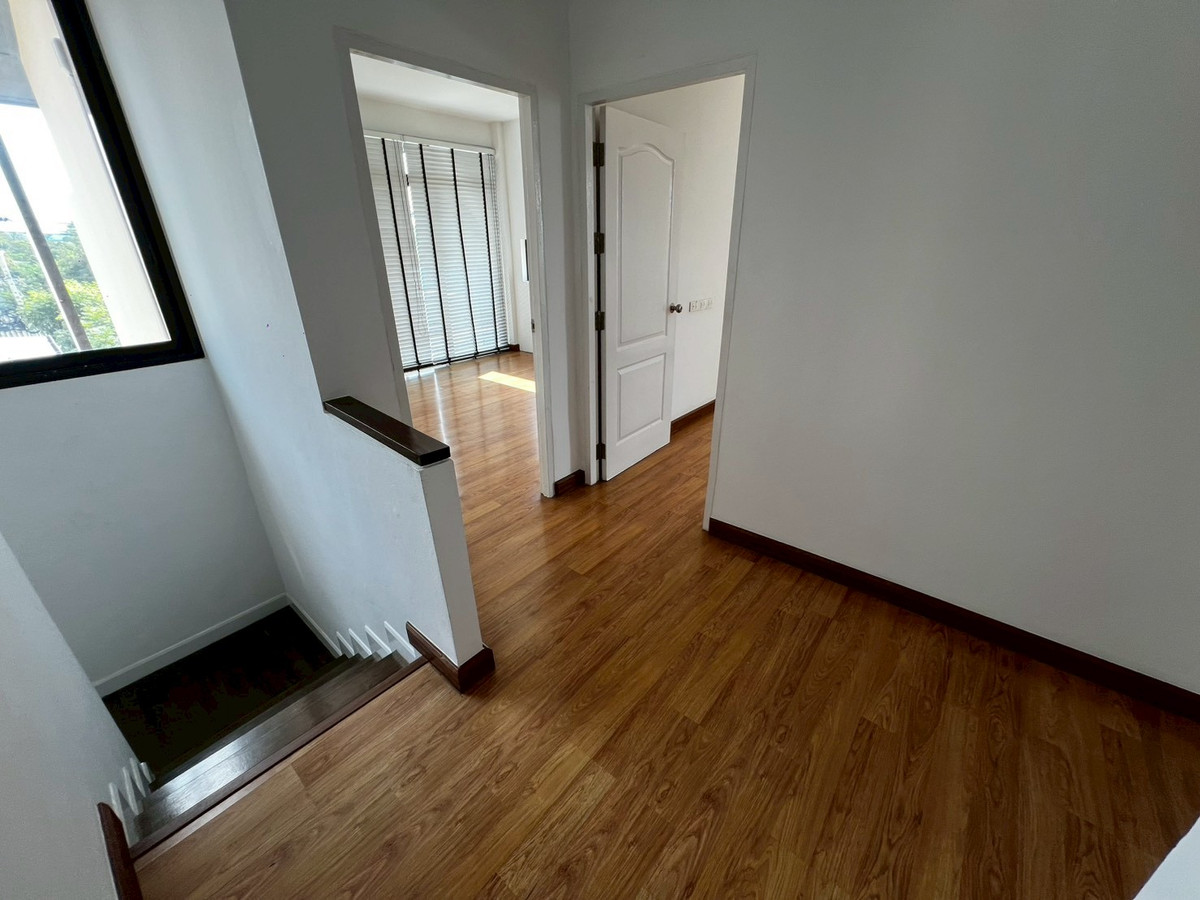 For RentHouseNonthaburi, Bang Yai, Bangbuathong : house can make office and company registration with 9-meter frontage, located on Ratchaphruek Road. 5 bedrooms