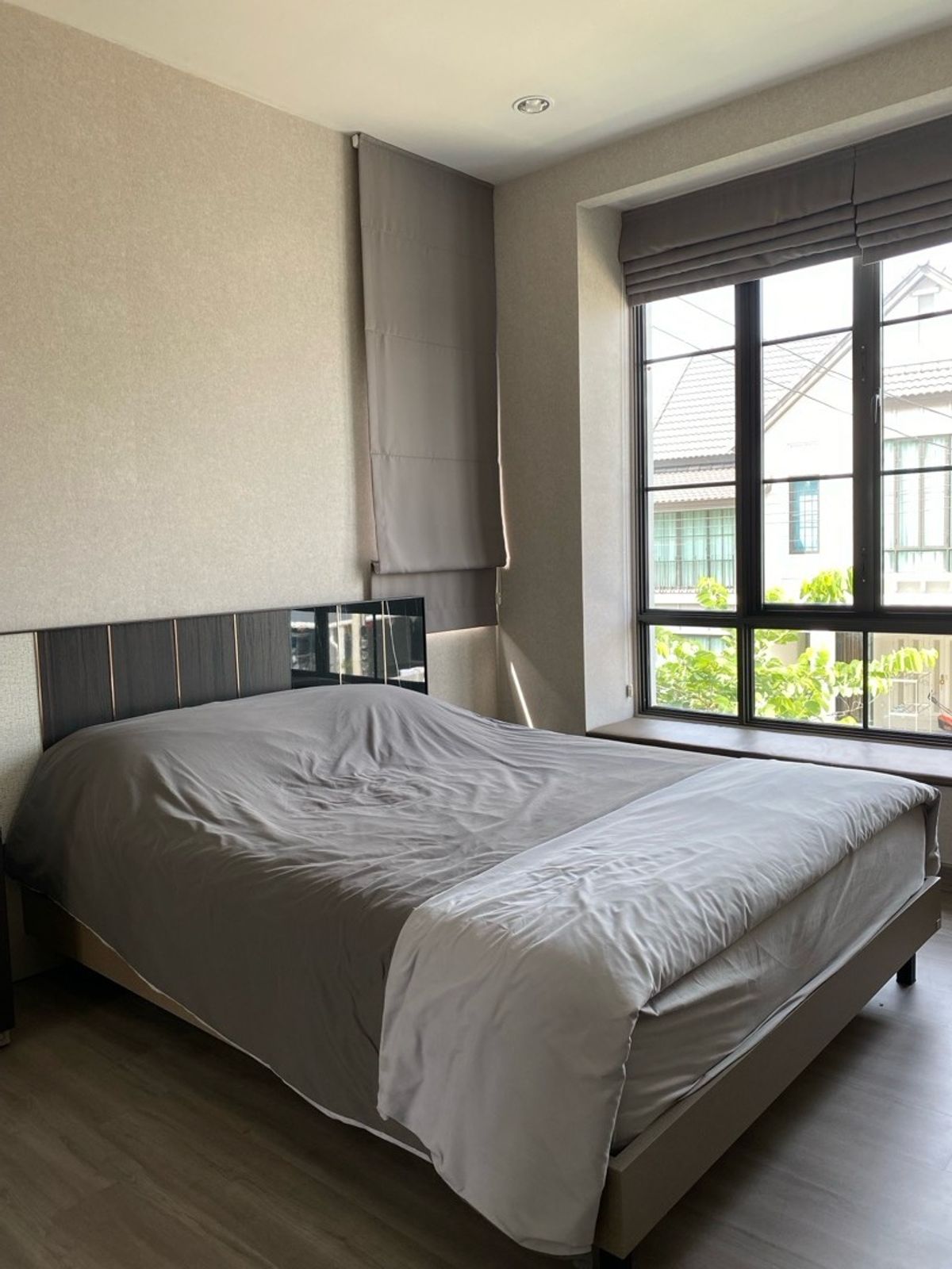 For SaleHouseLadkrabang, Suwannaphum Airport : Beautiful detached house for sale, ready to stay at the Saran Siri Ramkhamhaeng project, good condition, perfect function With a private office Suitable for modern families ✨