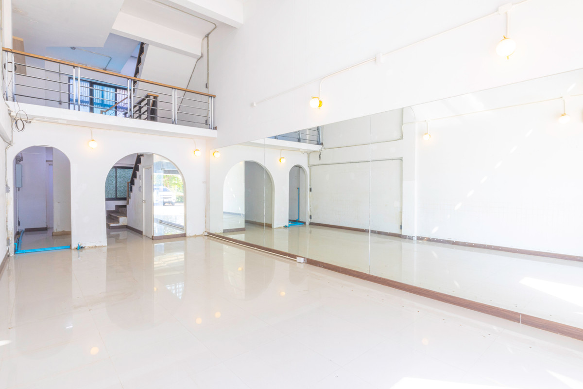 ขายอาคารพาณิชย์เชียงใหม่ : 📣 (ขาย) อาคารพาณิชย์ 3ชั้นครึ่ง ติดโรงเรียนมงฟอร์ต วิทยาลัย 🏢 *(มีที่จอดรถ)*