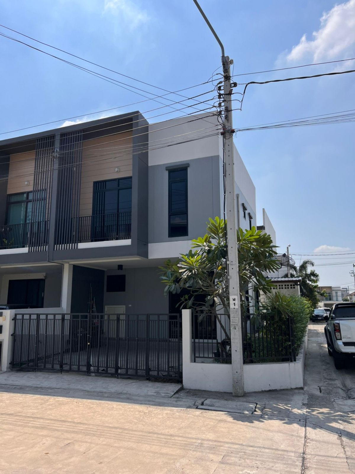For RentTownhomeVipawadee, Don Mueang, Lak Si : Beautifully townhome near Don Mueang airport with stargazing seating, fully furnished, ready to move in.