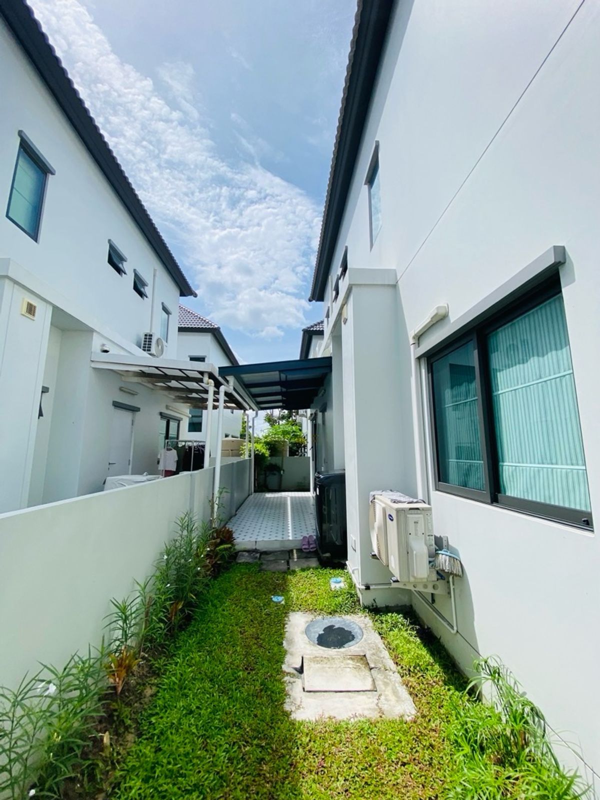 For SaleHouseLadkrabang, Suwannaphum Airport : Beautiful detached house for sale, ready to stay at the Saran Siri Ramkhamhaeng project, good condition, perfect function With a private office Suitable for modern families ✨