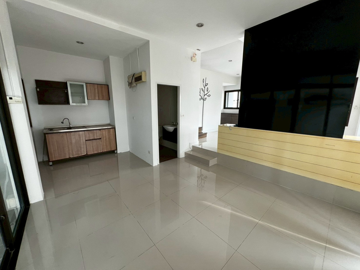 For RentHouseNonthaburi, Bang Yai, Bangbuathong : house can make office and company registration with 9-meter frontage, located on Ratchaphruek Road. 5 bedrooms