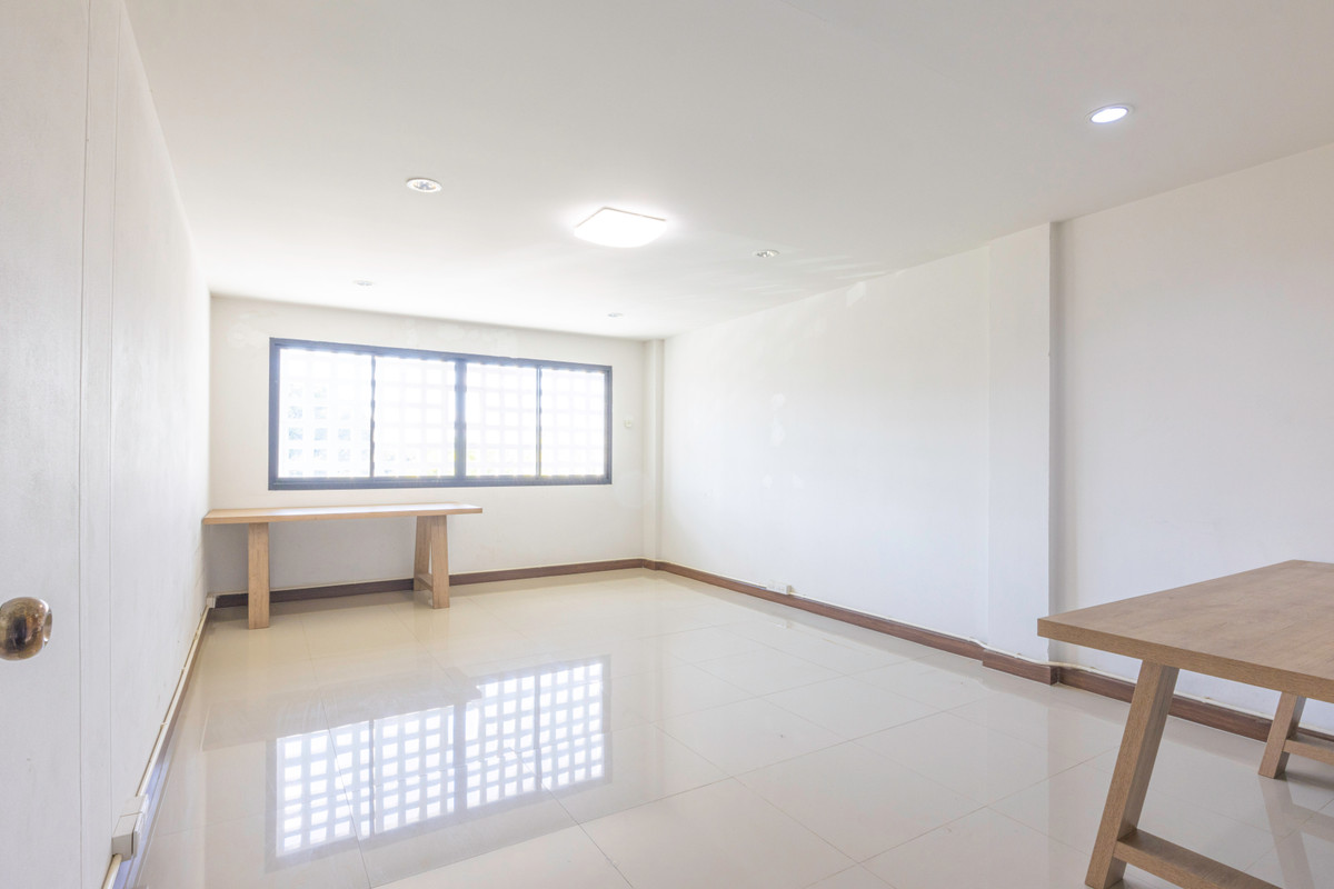 ขายอาคารพาณิชย์เชียงใหม่ : 📣 (ขาย) อาคารพาณิชย์ 3ชั้นครึ่ง ติดโรงเรียนมงฟอร์ต วิทยาลัย 🏢 *(มีที่จอดรถ)*