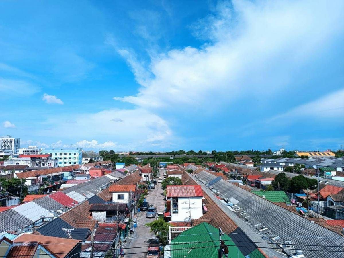 For RentShop HouseSamut Prakan,Samrong : Rent a commercial building in Thepharak Zone, near Sin Medical Hospital, Thepharak only 2 minutes.