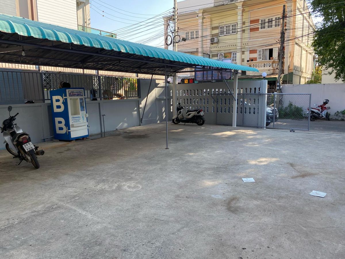 ขายกิจการโรงแรม & กิจการอพาร์ตเมนต์อุดรธานี : ขายหอพัก 20 ห้อง พร้อมบ้านพัก บนถนนสุรทักษ์ หลังโรงเรียนอุดรพิทย์ 