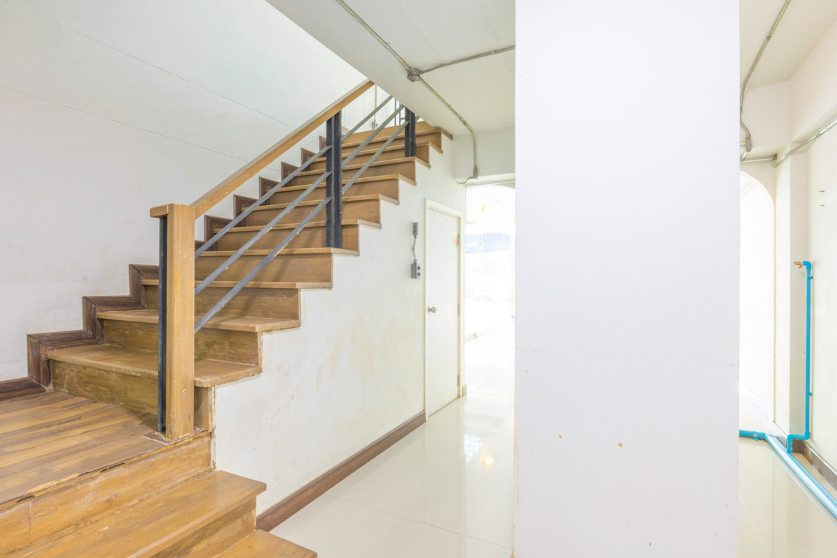 ขายอาคารพาณิชย์เชียงใหม่ : 📣 (ขาย) อาคารพาณิชย์ 3ชั้นครึ่ง ติดโรงเรียนมงฟอร์ต วิทยาลัย 🏢 *(มีที่จอดรถ)*