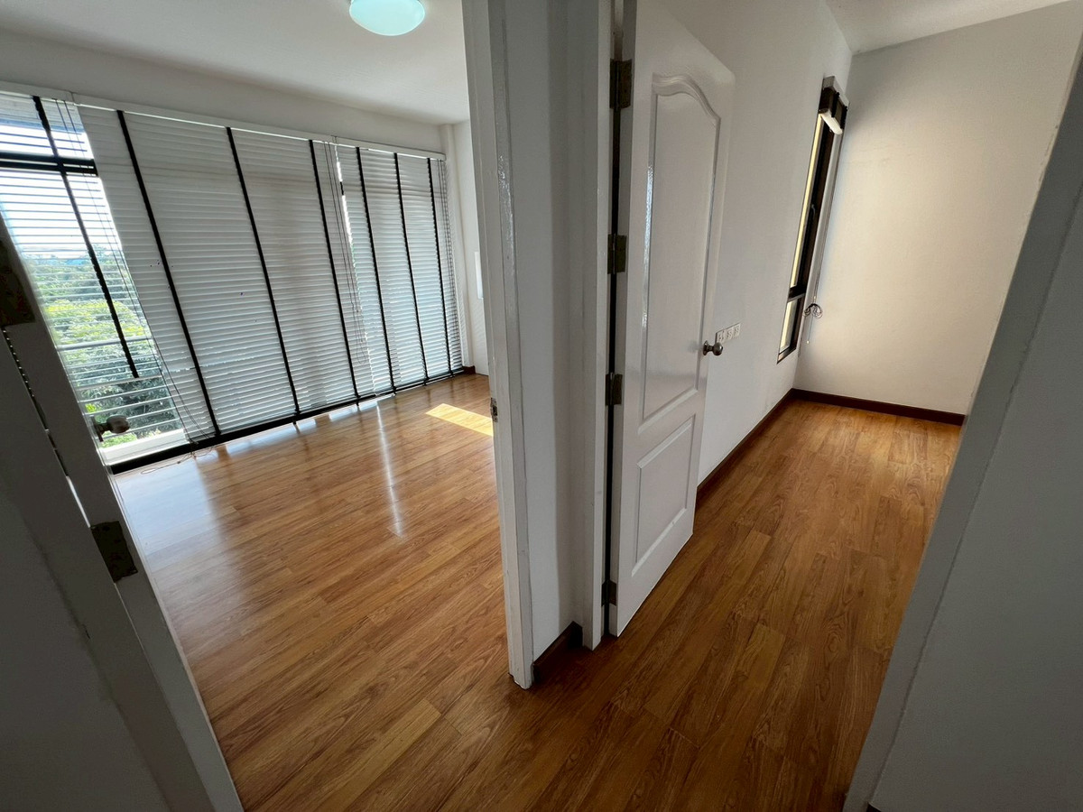 For RentHouseNonthaburi, Bang Yai, Bangbuathong : house can make office and company registration with 9-meter frontage, located on Ratchaphruek Road. 5 bedrooms