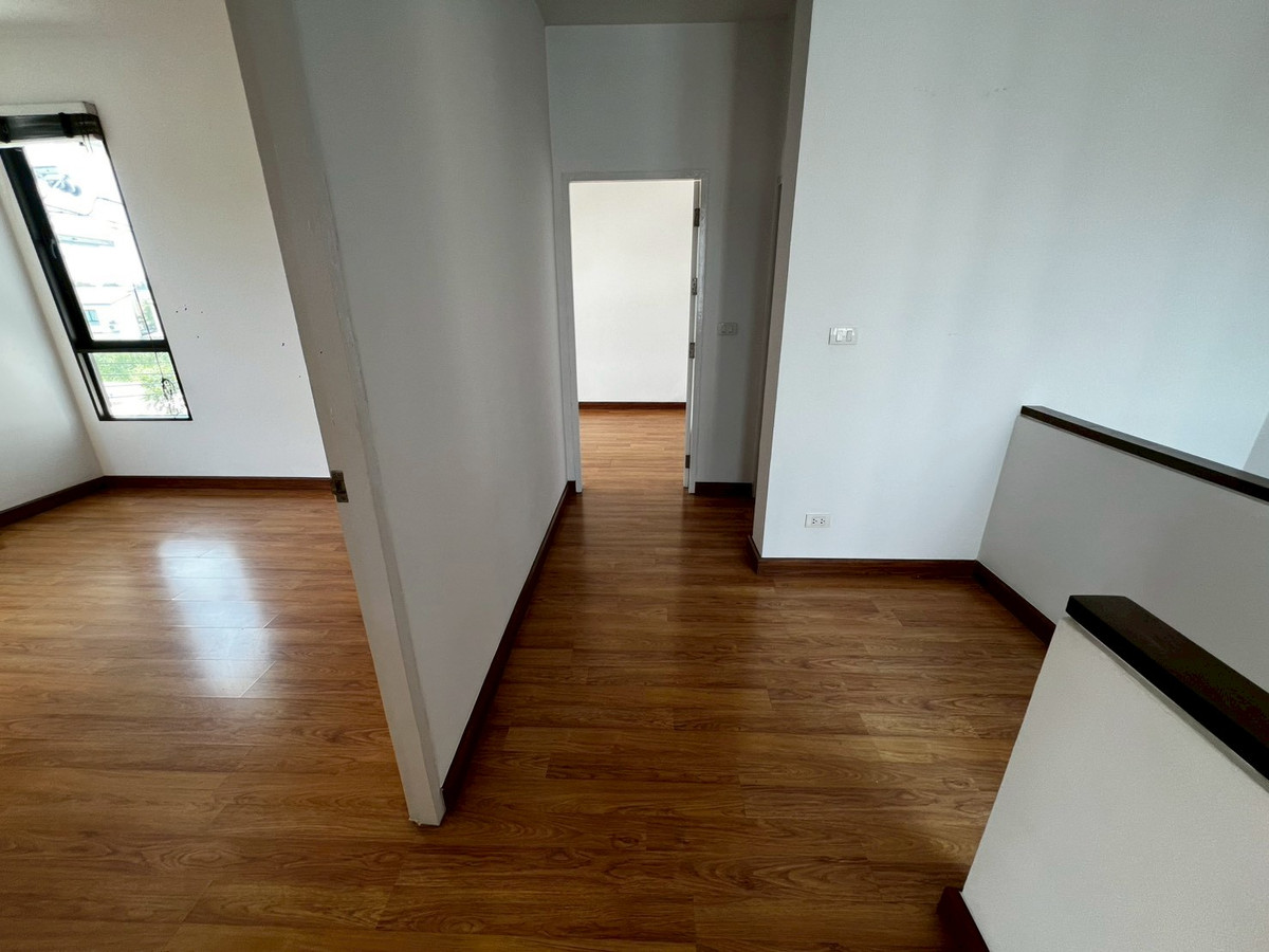 For RentHouseNonthaburi, Bang Yai, Bangbuathong : house can make office and company registration with 9-meter frontage, located on Ratchaphruek Road. 5 bedrooms