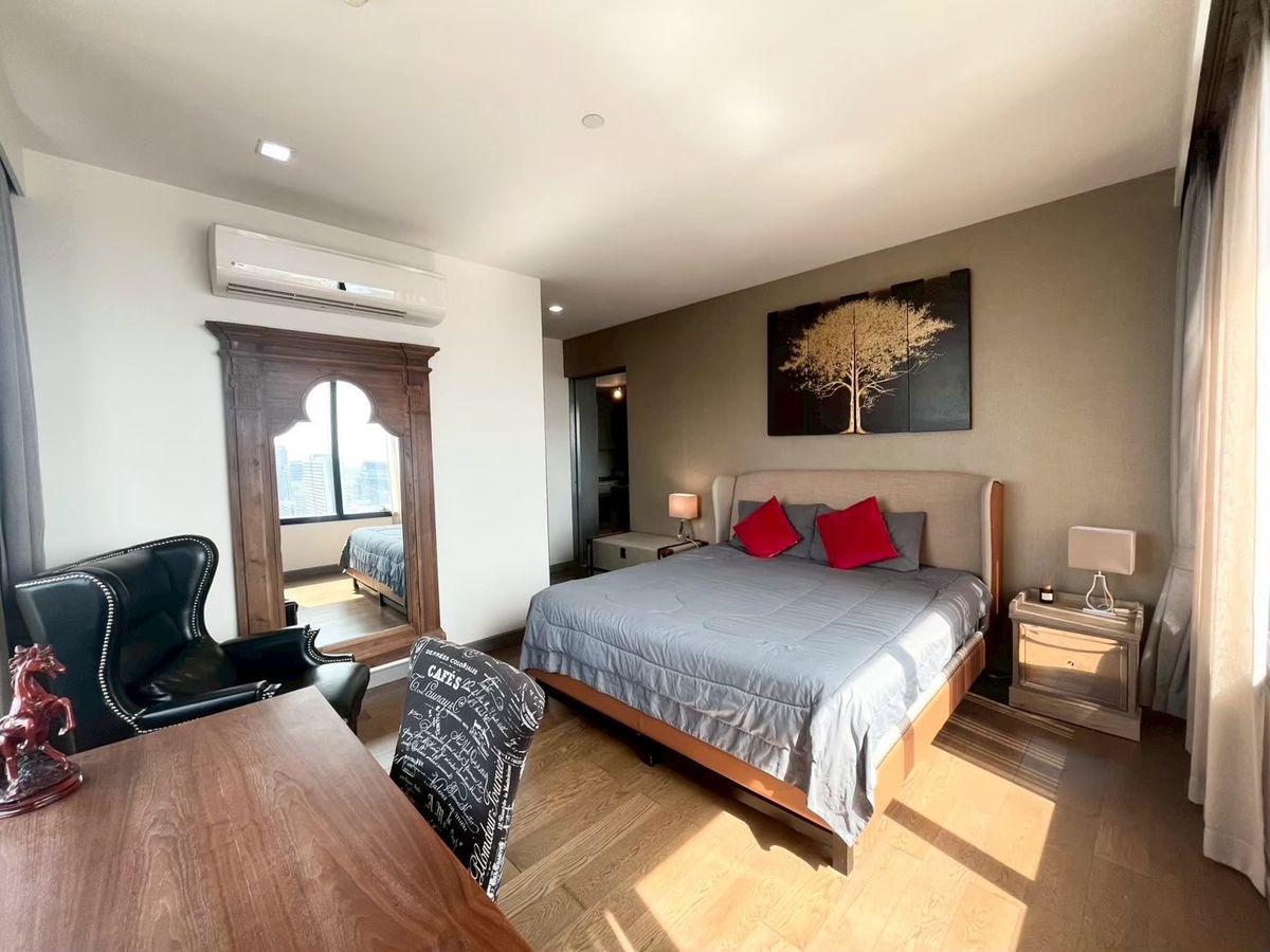 For RentCondoSilom, Saladaeng, Bangrak : Rare Find! Spacious 2BR with Bathtub + Pet-Friendly Policy @ M Silom