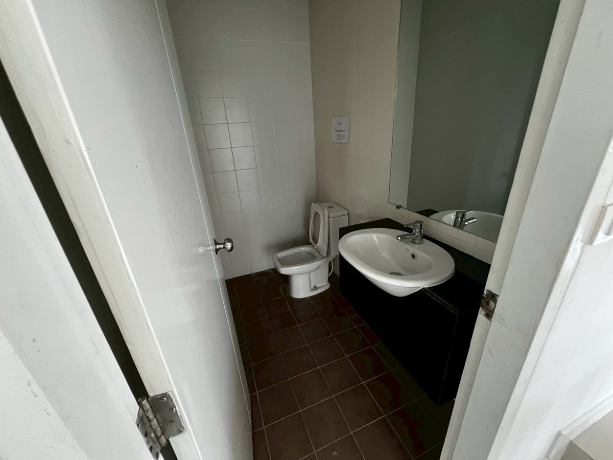 For RentHouseNonthaburi, Bang Yai, Bangbuathong : house can make office and company registration with 9-meter frontage, located on Ratchaphruek Road. 5 bedrooms