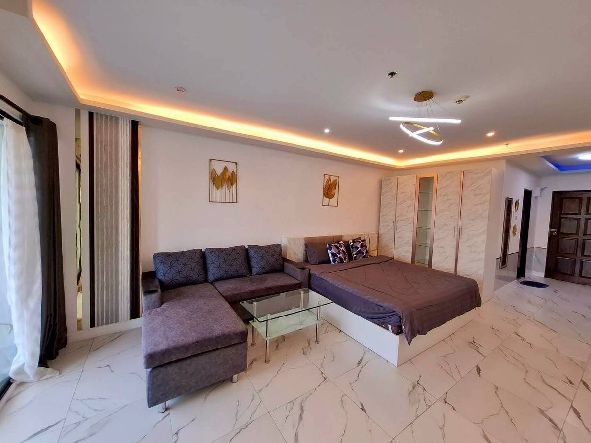 For RentCondoPattaya, Bangsaen, Chonburi : Jomtien beach front condo for rent