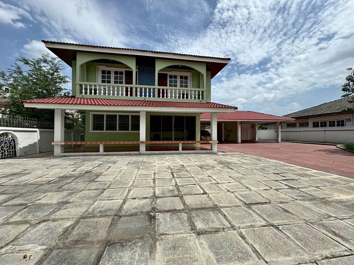 ให้เช่าบ้านแจ้งวัฒนะ เมืองทอง : บ้านเดี่ยวขนาดใหญ่ 200 ตรว. เลี้ยงสัตว์ได้ ในเมืองทองธานี 4ห้องนอน 3ห้องน้ำ