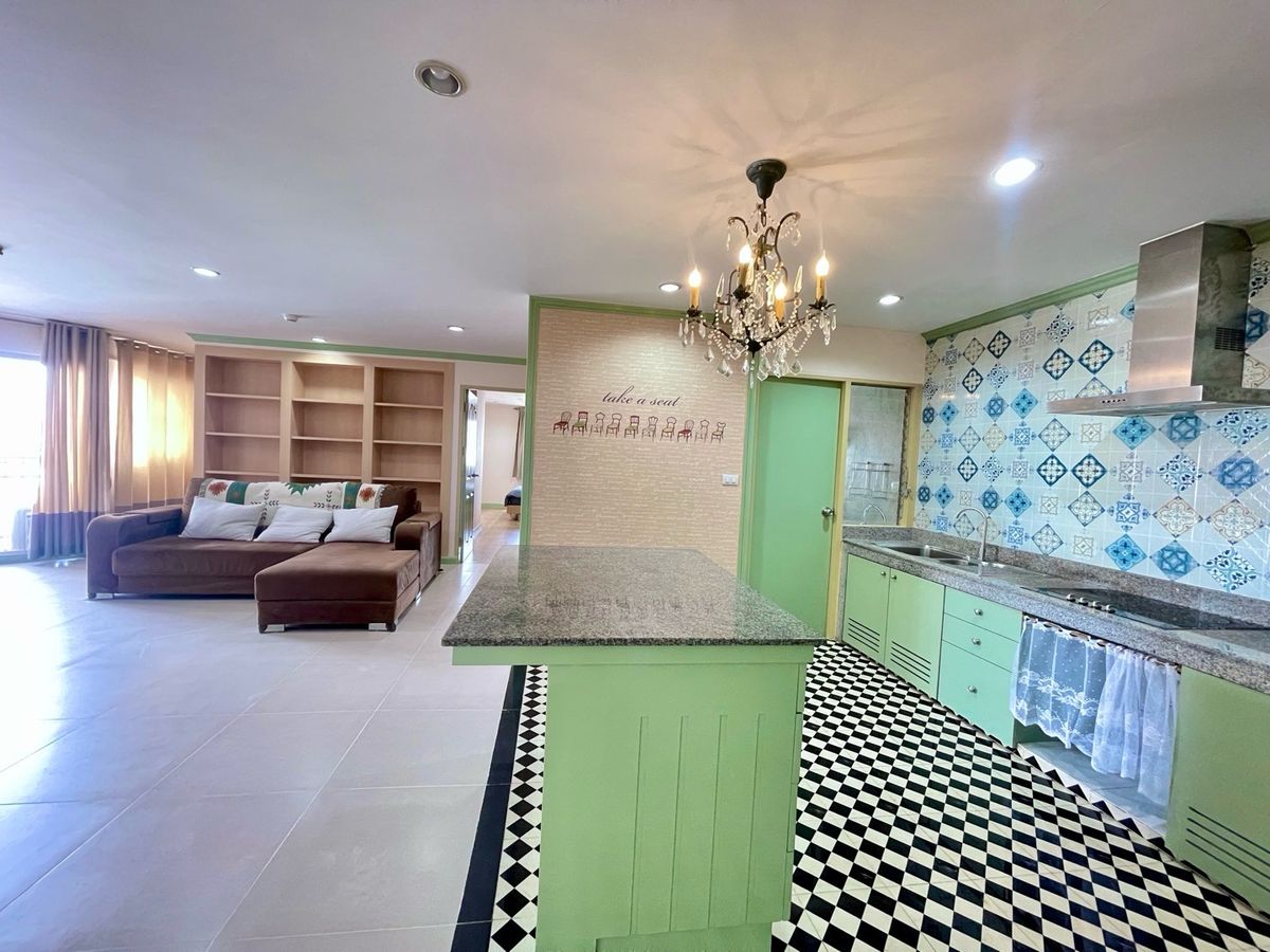 ให้เช่าคอนโดสาทร นราธิวาส : ห้องรีโนเวทใหม่ทั้งห้อง ให้เช่า Belle Park Residence  ห้องใหญ่ กว้าง  ตู้เสื้อผ้าใหญ่ในห้องนอน มีการปรับปรุงพื้นที่ห้องน้ำใหม่ โดยแบ่งห้องน้ำเดิมที่มีอยู่ 1 ห้อง ออกเป็น 2 ห้องแยกกัน เพื่อให้สะดวกต่อการใช้งาน และรองรับความต้องการที่เพิ่มขึ้น