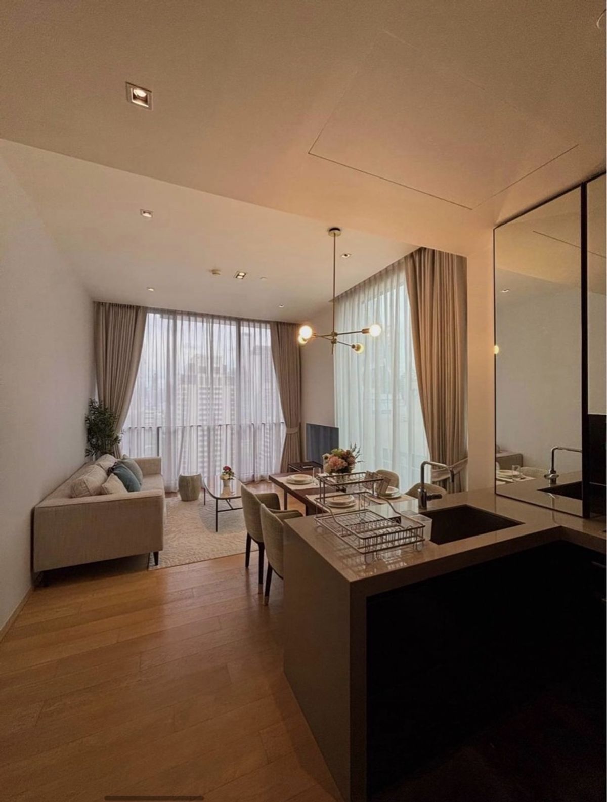 ให้เช่าคอนโดวิทยุ ชิดลม หลังสวน : 🔥Rent 2BR 2BR🔥70sqm Floor15🔥85,000/month🔥28 Chitlom