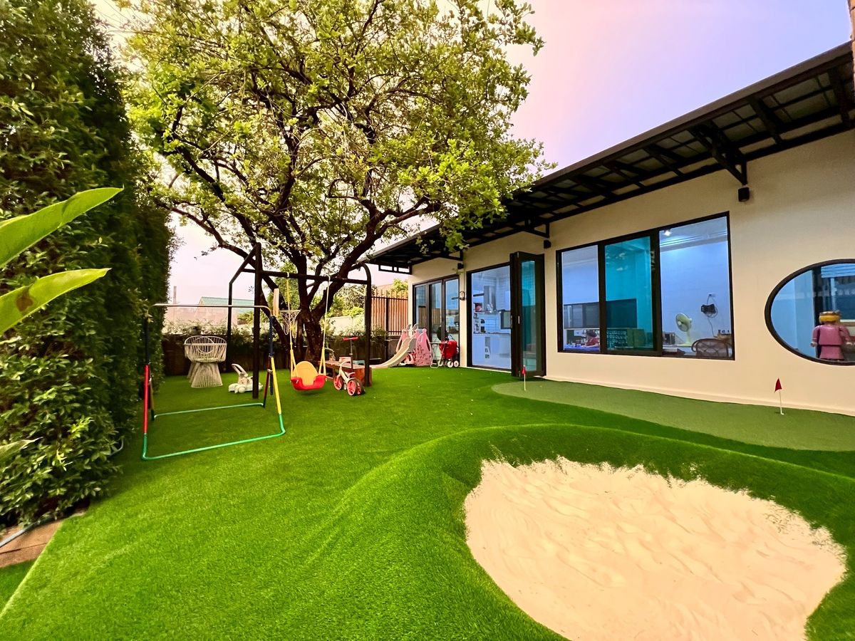 For RentHousePinklao, Charansanitwong : single house 4bedroom close to Srisawan Hospital, 2 minutes to the expressway, just renovate, lived in for only a year
