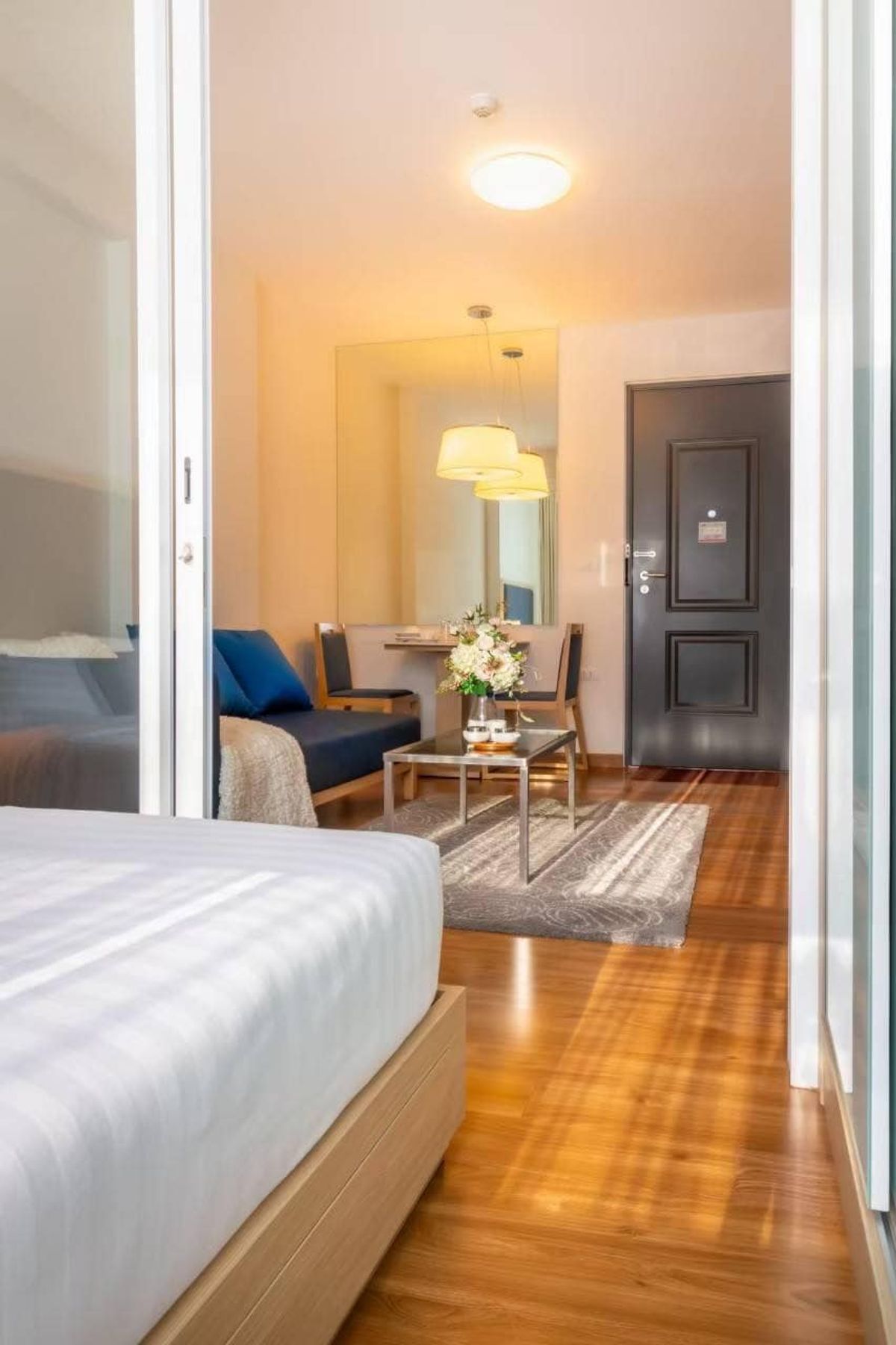 ให้เช่าคอนโดพระราม 9 เพชรบุรีตัดใหม่ RCA :  🏡 ให้เช่า I-biza Residence คอนโดหรูใจกลาง RCA — อยู่เองก็สบาย ใกล้ MRT 🚇