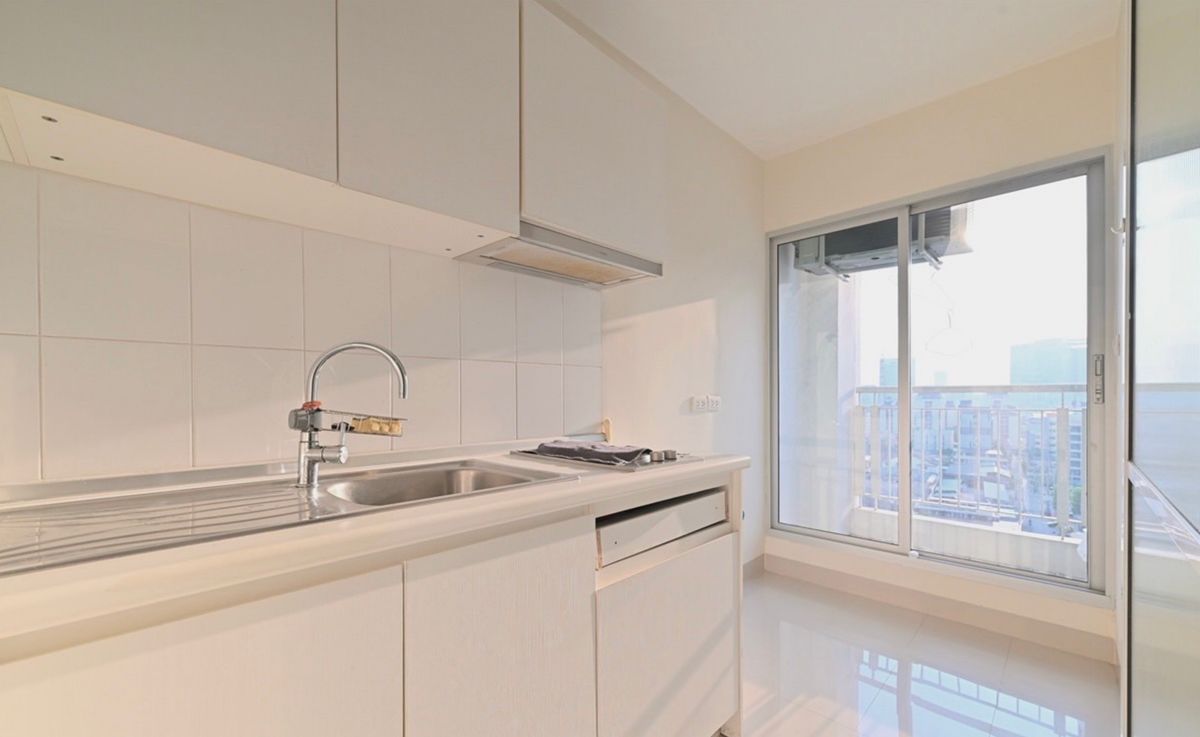 For SaleCondoLadprao, Central Ladprao : ⚡️flash deal⚡️ Cut price Life@ Ladprao 18 Studio 35 SQM, beautiful room, good view, only 2.99MB Ready to make an appointment for the tenants 📞0928895628