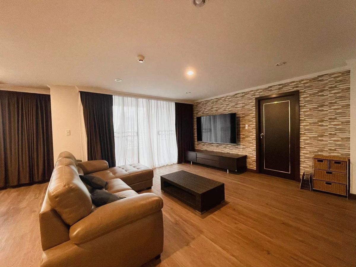คอนโดสุขุมวิท อโศก ทองหล่อ : Acadamia Grand Tower I 3 Bedroom in Khlong Toei