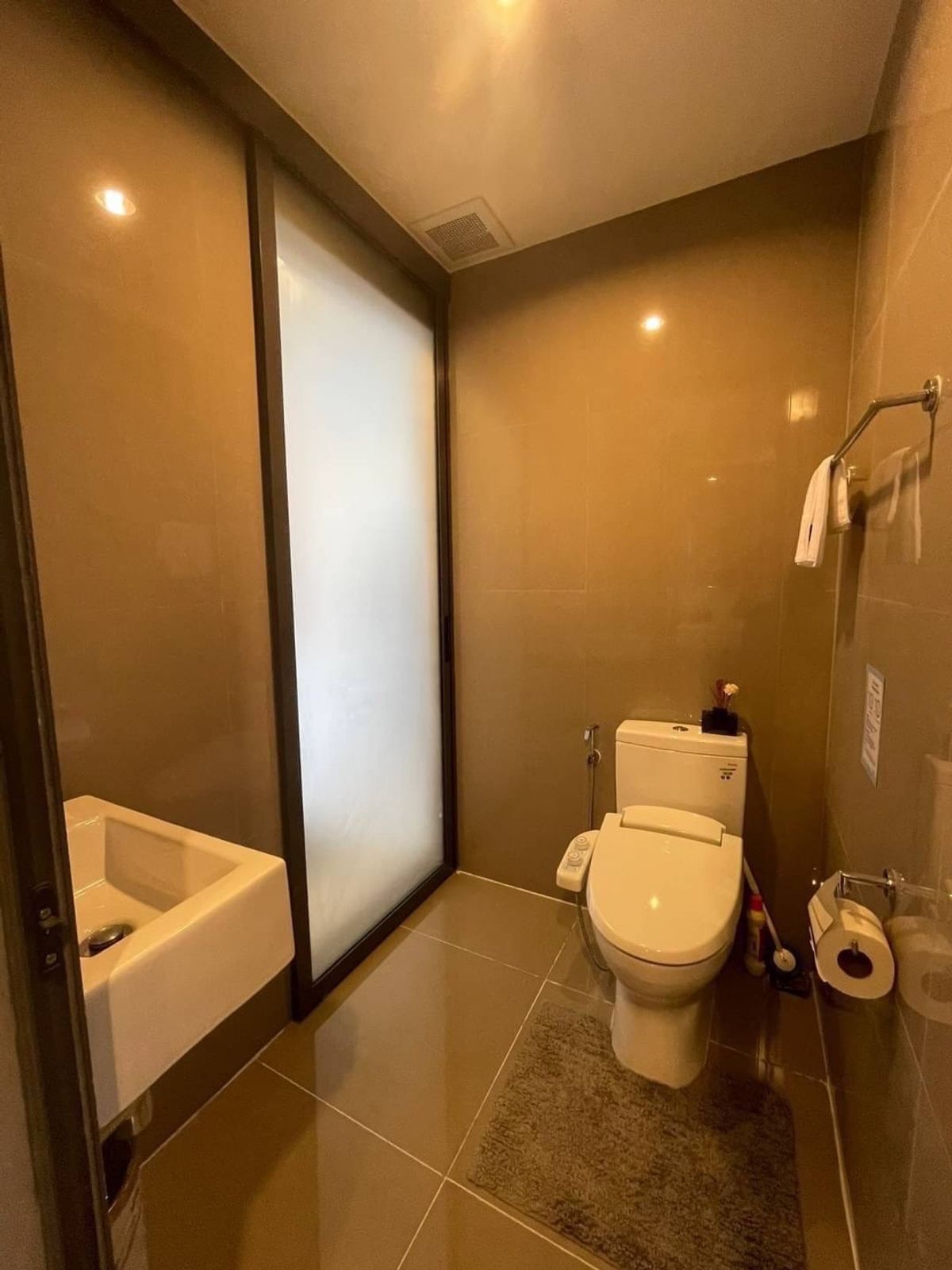 For RentCondoSukhumvit, Asoke, Thonglor : Rhythm Sukhumvit 42 for RENT 1 bed 1 bath 45 Sq,m Rental price 33,000 Baht call Nong 096-2615656 Ready to touring everyday  ริธึ่ม สุขุมวิท 42 1นอน 1น้ำ พื้นที่ 45 ตรม ให้เช่า 33,000 บาท  สนใจโทร น้อง 096-2615656 พร้อมให้นัดหมายเข้าชมทุกวัน   Location : E