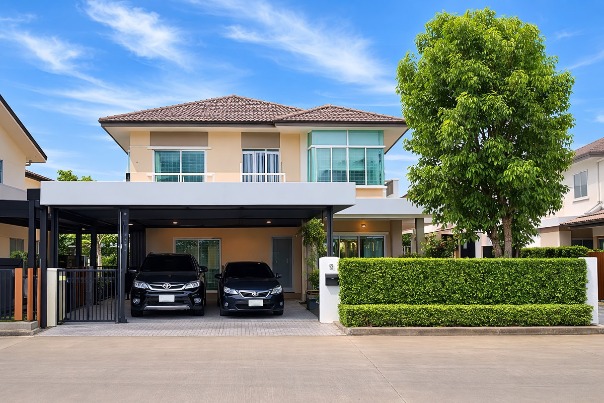 For SaleHouseNonthaburi, Bang Yai, Bangbuathong : Large single detached house The back of the position is very good. Near the central garden In front of the house, no one covering