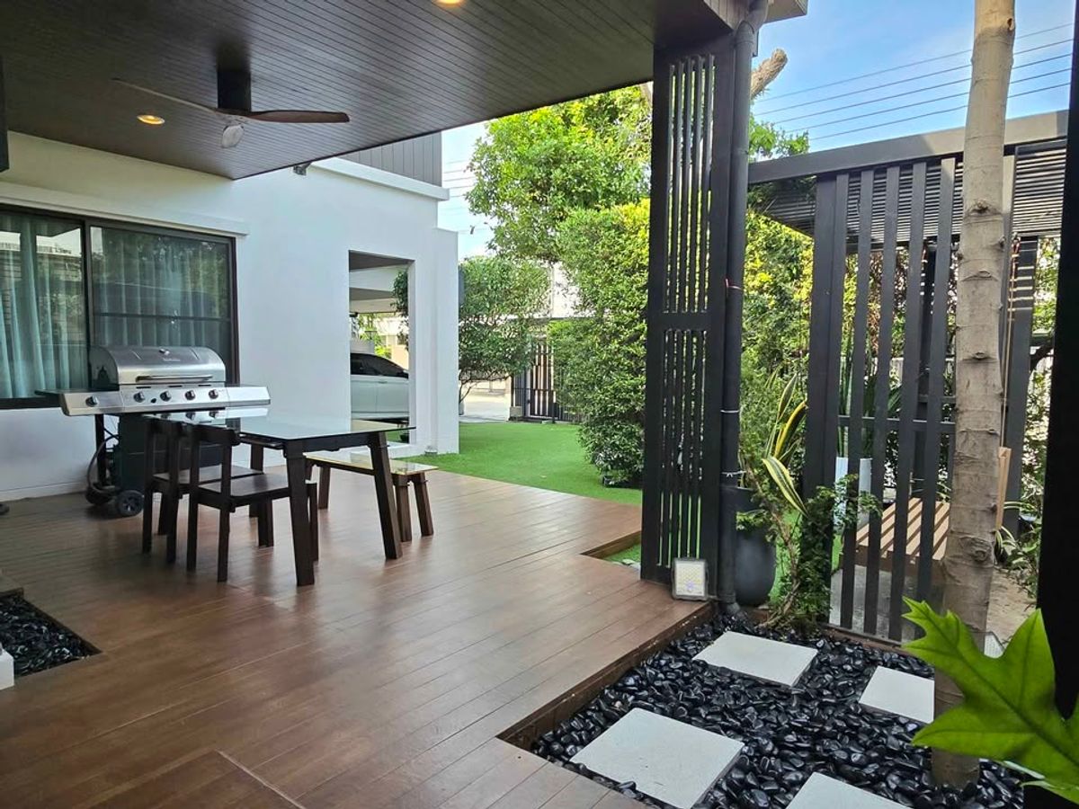 For RentHouseBangna, Bearing, Lasalle : K-6429 Urgent rent! Detached house, Manthana Bangna, Km. 7, ready to live with a Jacuzzi. Near Mega Bangna