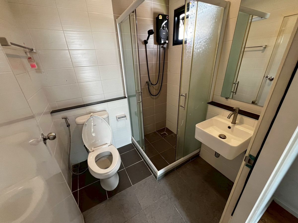 For RentTownhomeVipawadee, Don Mueang, Lak Si : Beautifully townhome near Don Mueang airport with stargazing seating, fully furnished, ready to move in.