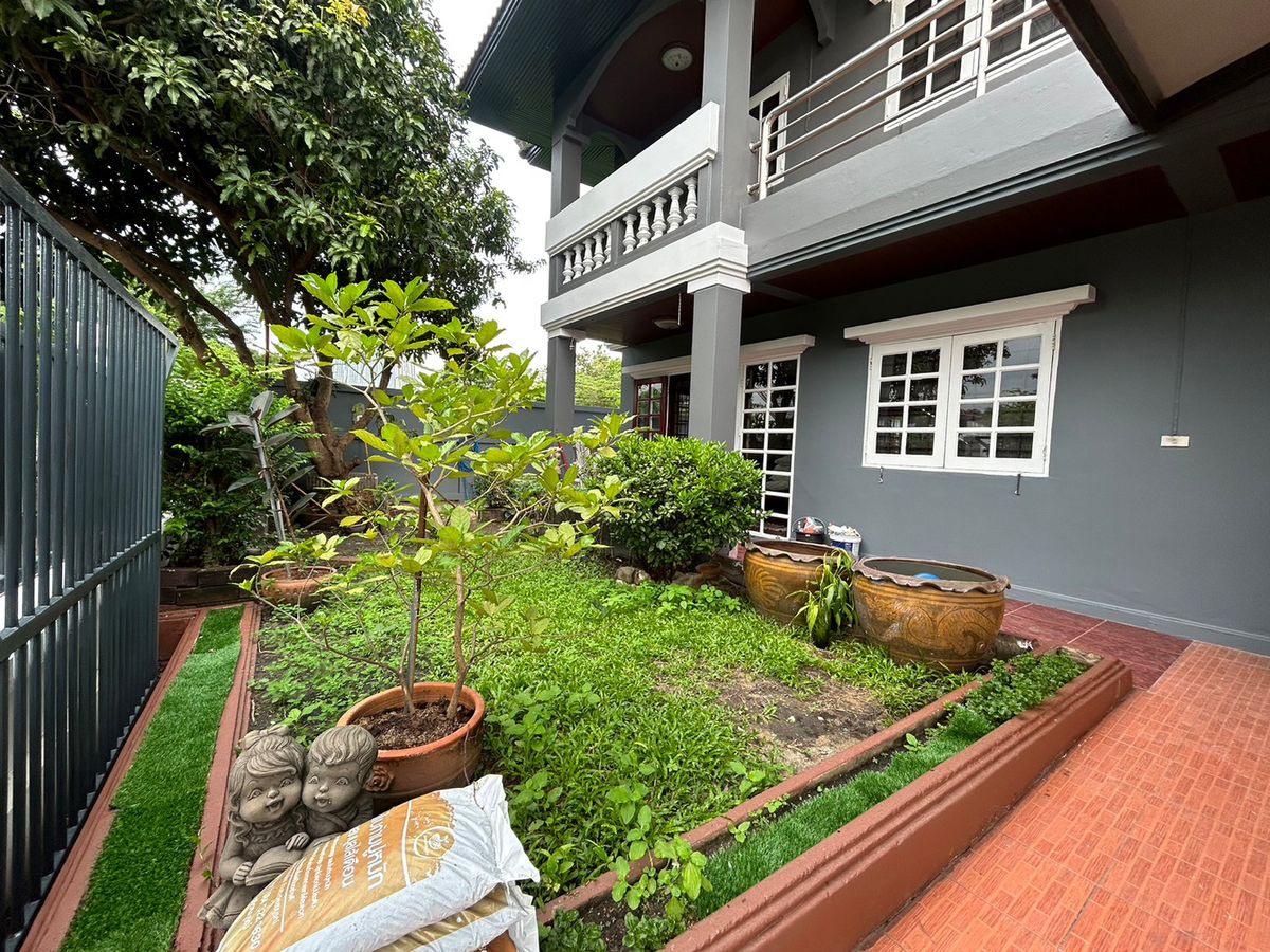 For RentHouseChaengwatana, Muangthong : Single house 5bedroom 5bathrooms with fully furnished or not furnished behind Central Chaengwattana