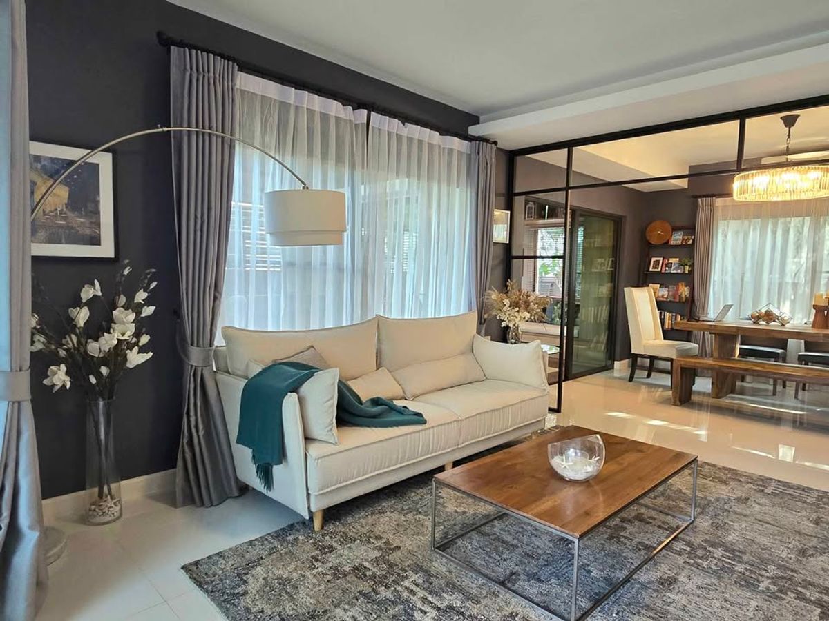 For RentHouseBangna, Bearing, Lasalle : K-6429 Urgent rent! Detached house, Manthana Bangna, Km. 7, ready to live with a Jacuzzi. Near Mega Bangna