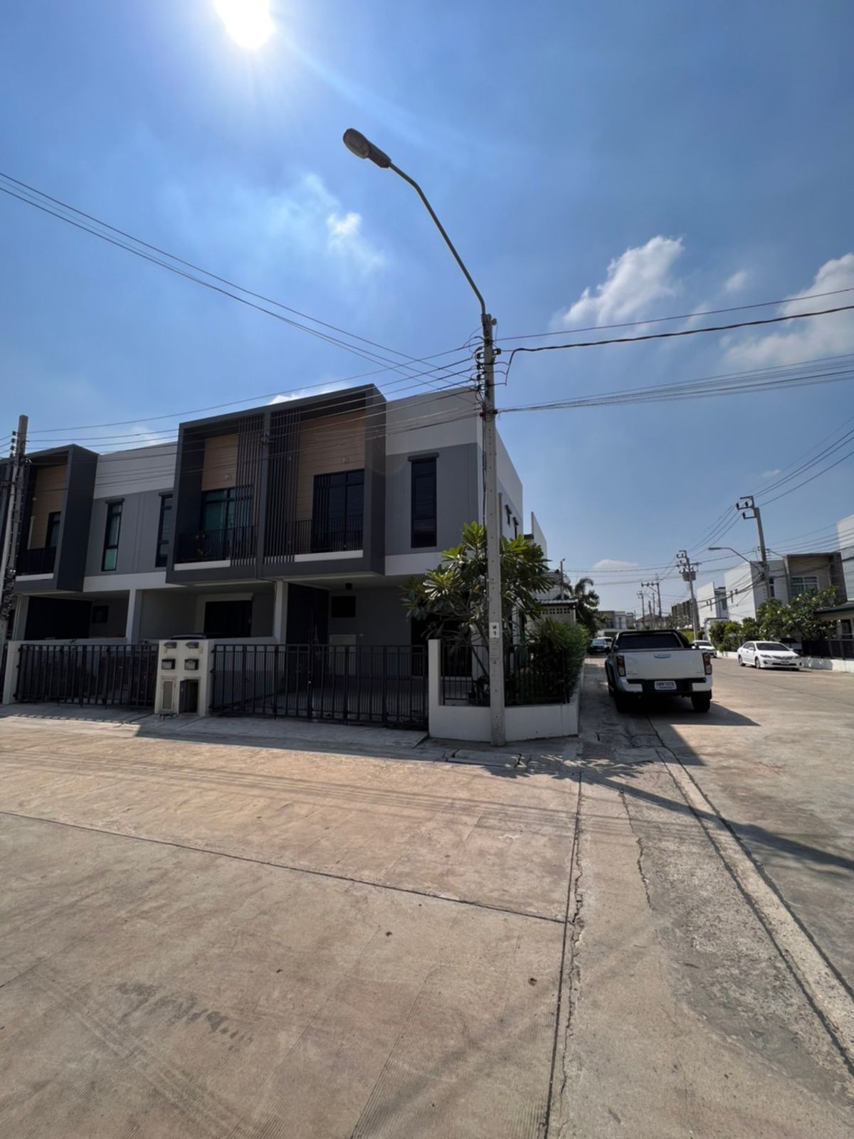 For RentTownhomeVipawadee, Don Mueang, Lak Si : Beautifully townhome near Don Mueang airport with stargazing seating, fully furnished, ready to move in.