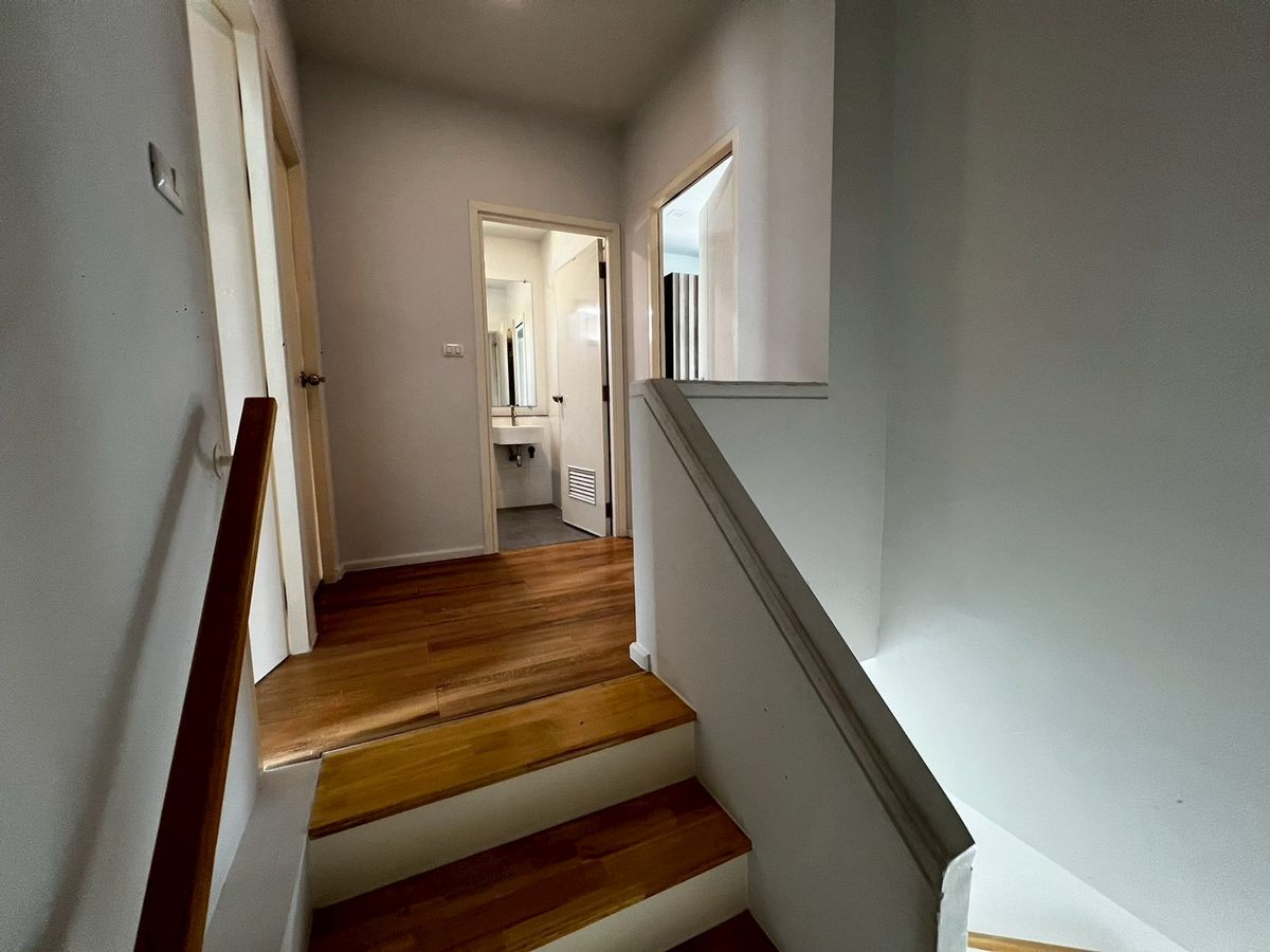 For RentTownhomeVipawadee, Don Mueang, Lak Si : Beautifully townhome near Don Mueang airport with stargazing seating, fully furnished, ready to move in.