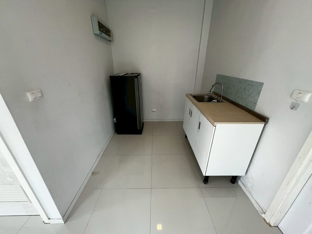 For RentTownhomeVipawadee, Don Mueang, Lak Si : Beautifully townhome near Don Mueang airport with stargazing seating, fully furnished, ready to move in.