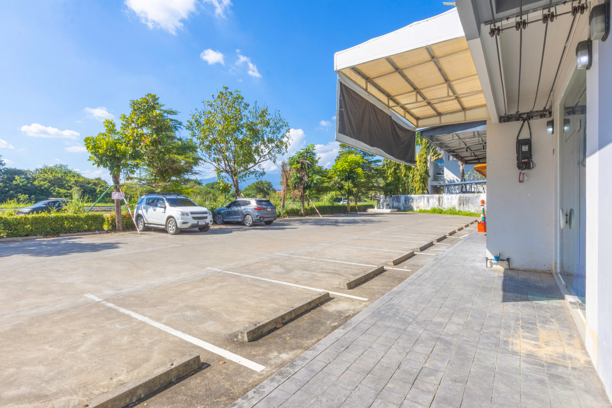 ขายอาคารพาณิชย์เชียงใหม่ : 📣 (ขาย) อาคารพาณิชย์ 3ชั้นครึ่ง ติดโรงเรียนมงฟอร์ต วิทยาลัย 🏢 *(มีที่จอดรถ)*