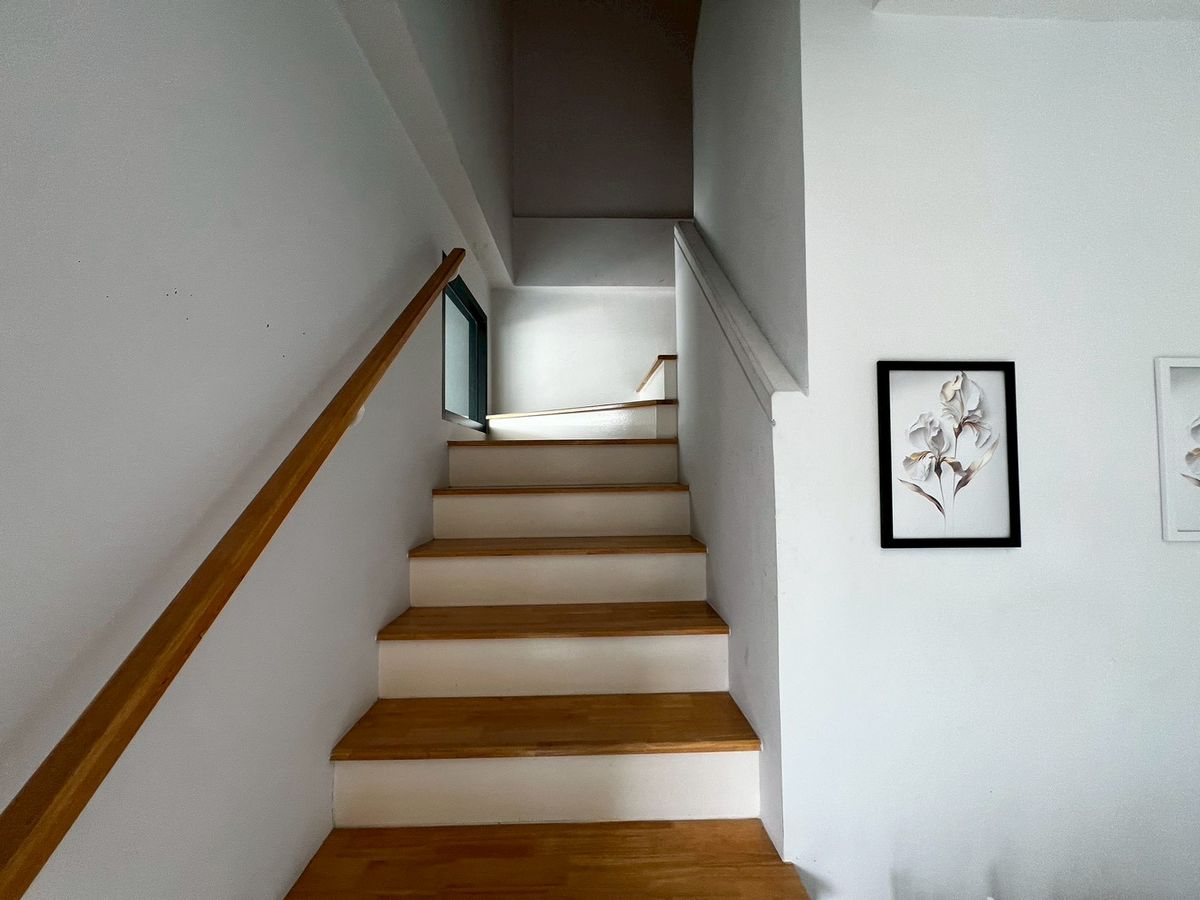 For RentTownhomeVipawadee, Don Mueang, Lak Si : Beautifully townhome near Don Mueang airport with stargazing seating, fully furnished, ready to move in.