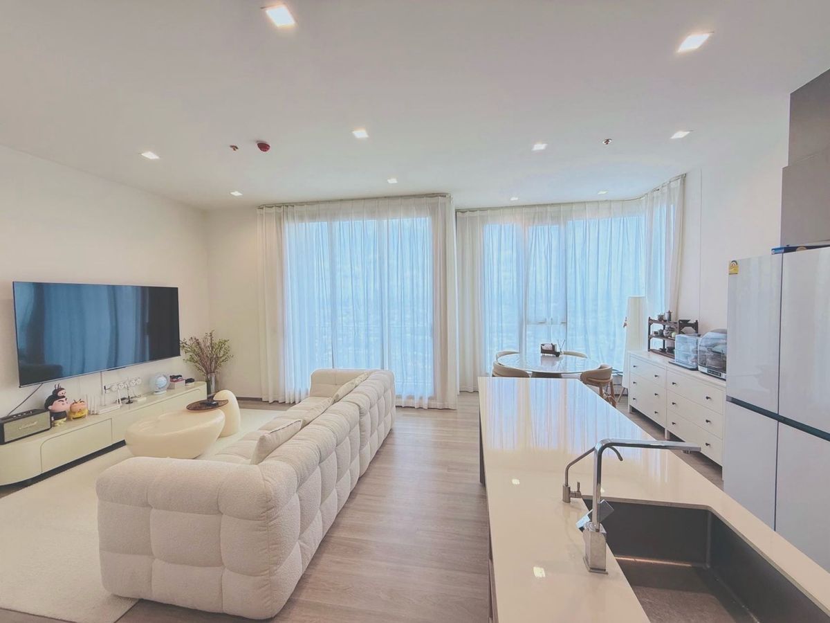 ให้เช่าคอนโดสาทร นราธิวาส : Rhythm charoenkrung Pavilion near shrewsbury international school 2+1 bed 3 bath