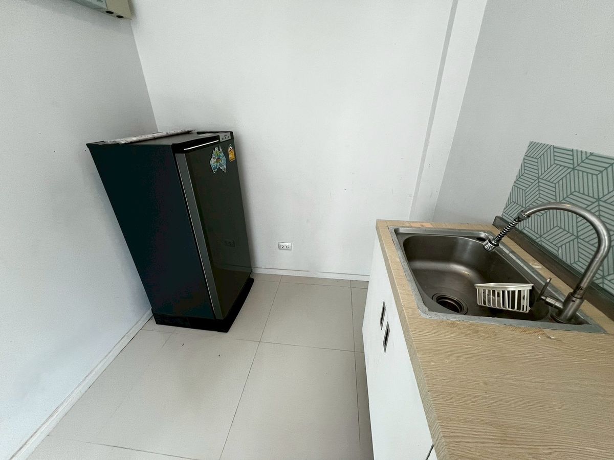 For RentTownhomeVipawadee, Don Mueang, Lak Si : Beautifully townhome near Don Mueang airport with stargazing seating, fully furnished, ready to move in.
