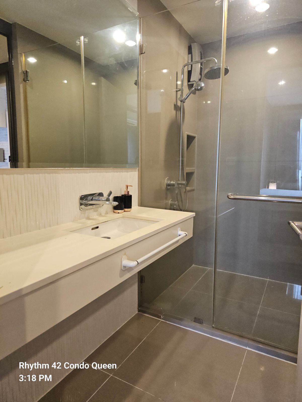 For RentCondoSukhumvit, Asoke, Thonglor : Rhythm Sukhumvit 42 for RENT 1 bed 1 bath 45 Sq,m Rental price 33,000 Baht call Nong 096-2615656 Ready to touring everyday  ริธึ่ม สุขุมวิท 42 1นอน 1น้ำ พื้นที่ 45 ตรม ให้เช่า 33,000 บาท  สนใจโทร น้อง 096-2615656 พร้อมให้นัดหมายเข้าชมทุกวัน   Location : E