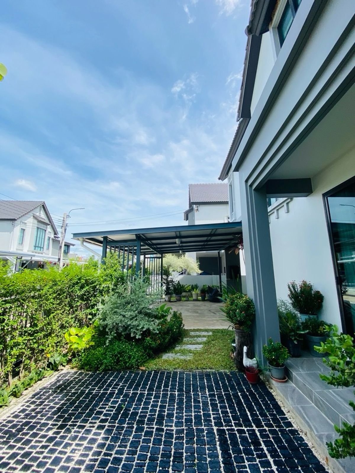 For SaleHouseLadkrabang, Suwannaphum Airport : Beautiful detached house for sale, ready to stay at the Saran Siri Ramkhamhaeng project, good condition, perfect function With a private office Suitable for modern families ✨