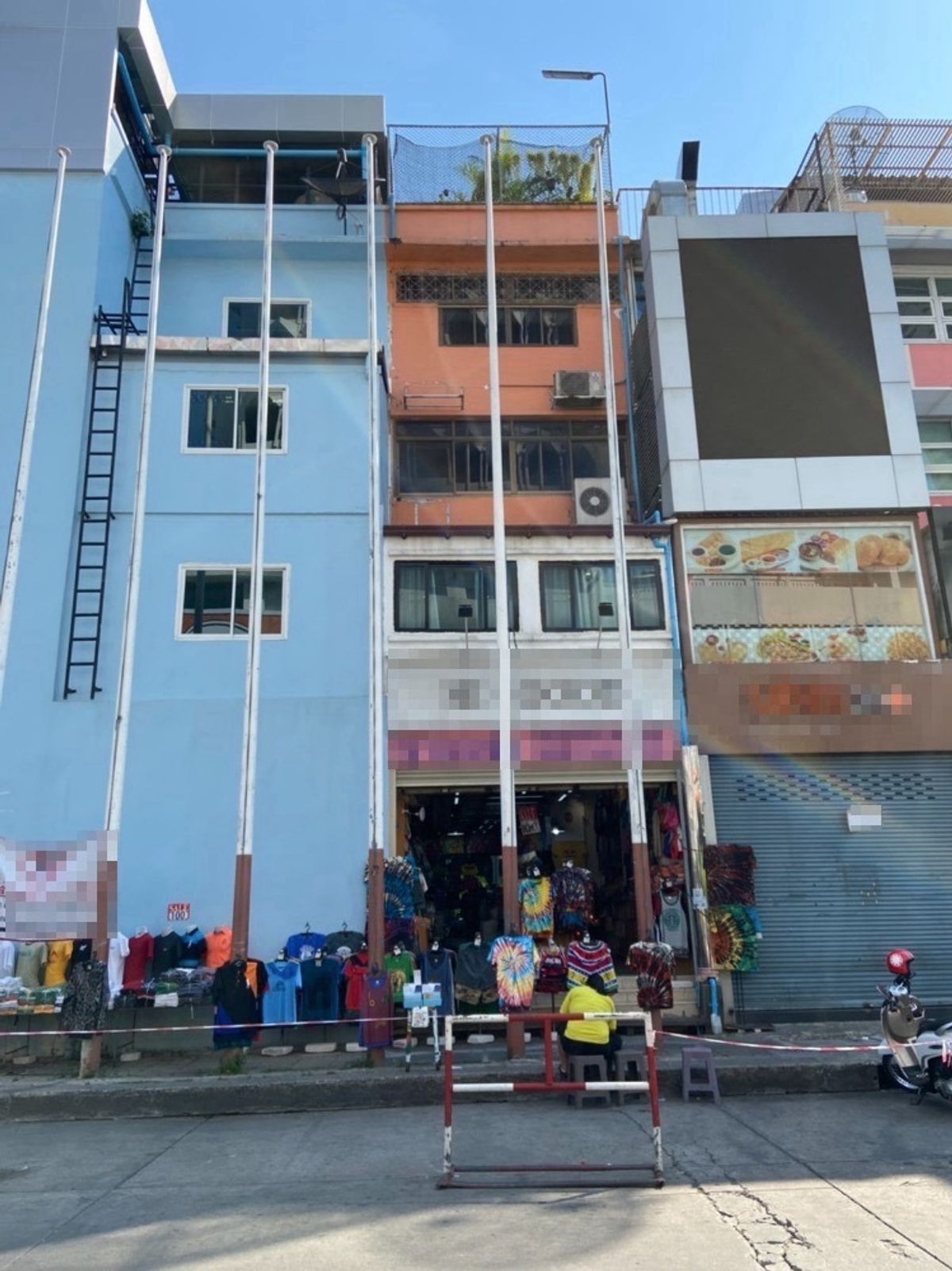 For SaleShop HouseRatchathewi,Phayathai : 🔥  Great Opportunity for investment in the Heart of a Shopping Paradise!
5-Storey Commercial Building in a Prime Location — Right in the Center of a Bustling District Popular with Both Thai and International Tourists!